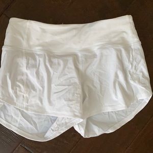 White Lululemon Speed Up Low-Rise Lined Short 2.5"